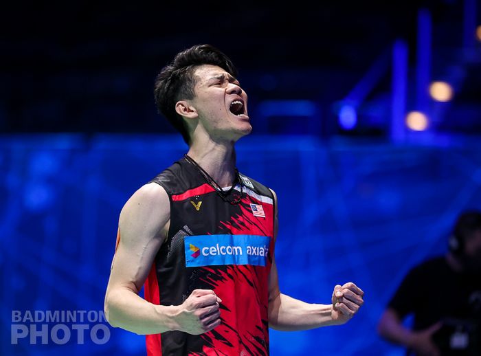 Pebulu tangkis tunggal putra Malaysia, Lee Zii Jia, melakukan selebrasi usai memenangi pertandingan melawan Viktor Axelsen (Denmark) pada babak final All England Open 2021 di Arena Birmingham, Birmingham, Inggris, Minggu (21/3/2021).