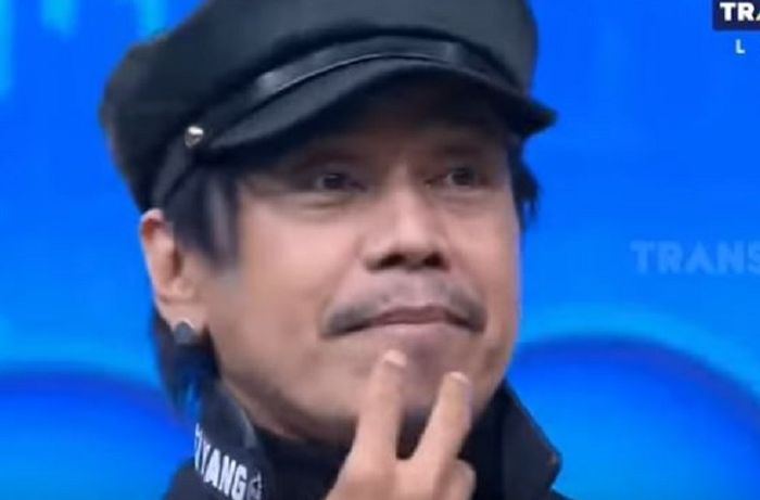 Ian Kasela tanpa kacamata hitam