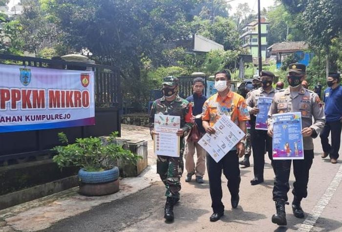 Pemerintah berlakukan kembali PPKM Mikro di DKI Jakarta dan 34 provinsi.