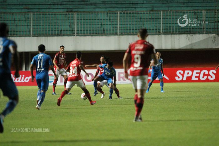 Suasana pertandingan Persib Bandung melawan Bali United pada gelaran Piala Menpora 2021 di Stadion Maguwoharjo, Sleman.