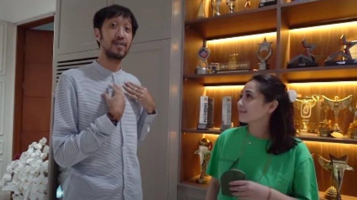 Thomas Nawilis dan Nagita Slavina bongkar hubungan keduanya soal gosip pernah pacaran.