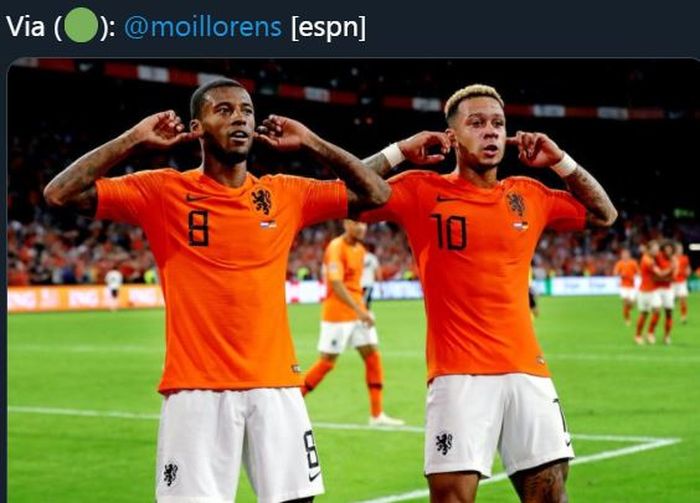 Georginio Wijnaldum (kiri) dan Memphis Depay memperkuat timnas Belanda.