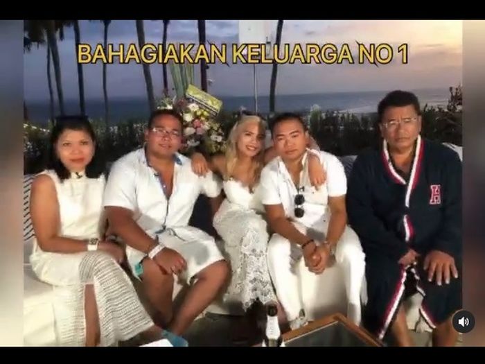 Hotman Paris dan <a href='https://tribunmedan.cfd/tag/keluarga' title='keluarga'>keluarga</a>nya 