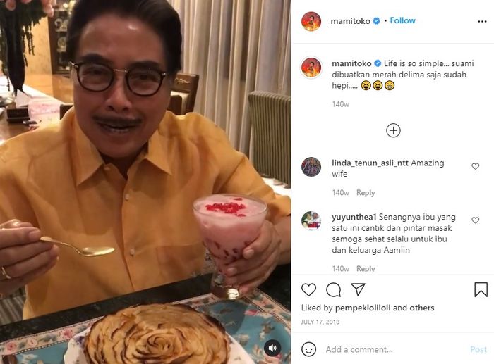 Pujian Hotma Sitompul saat menerima kreasi minuman dari Desiree