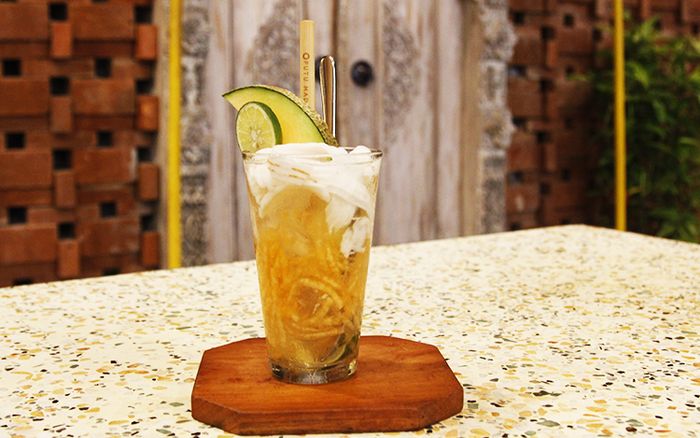 After a series of fatty, satisfying food, coconut melon punch is the best to calm throat.