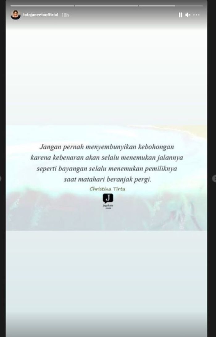 Tata Janeeta nampak menuliskan pepatah bijak dalam sosial medianya.