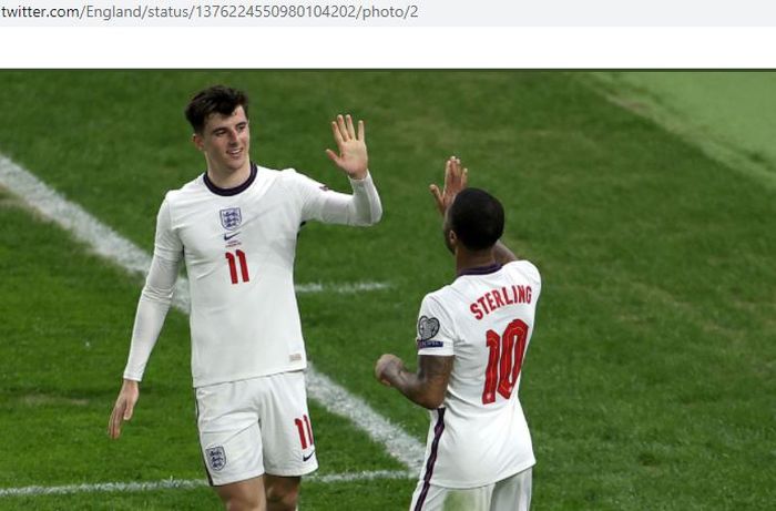 Gelandang timnas Inggris, Mason Mount, merayakan golnya bersama Raheem Sterling dalam laga Grup I Kualifikasi Piala Dunia 2022 Zona Eropa kontra timnas Albania di Stadion Air Albania, Minggu (28/3/2021).