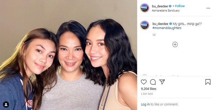 Dian Nitami bersama dua anak perempuannya