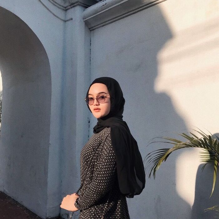 Gaya simpel Tia Septiana 