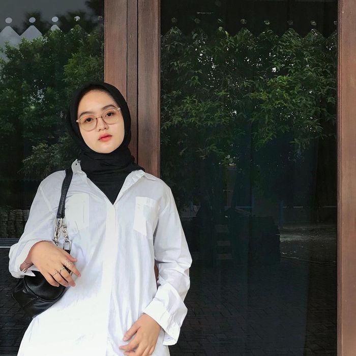 Cantik natural Tia Septiana, putri Mandra