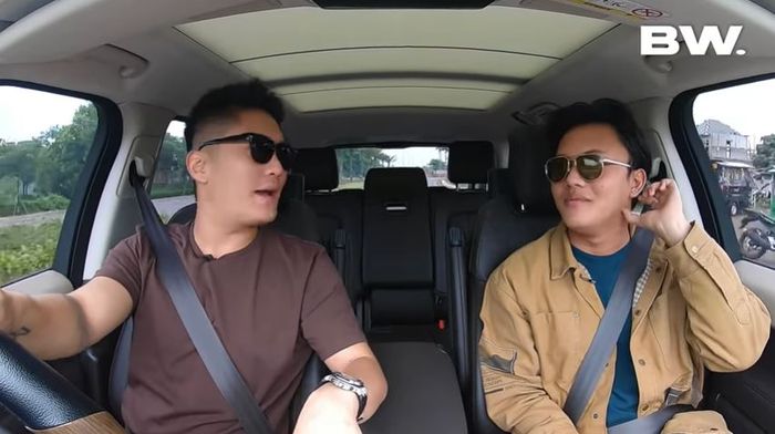 Boy Wiliam berbincang dengan Rizky Febian.