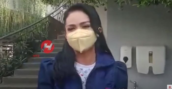 Krisdayanti mengungkap dirinya sudah mengetahui sang putri mengaidap kista sejak berusia 16 tahun