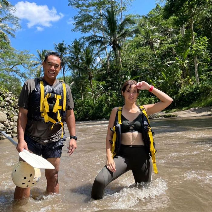 Potret Nia di samping <a href='https://jambi.tribunnews.com/tag/ardi-bakrie' title='Ardi Bakrie'>Ardi Bakrie</a>
