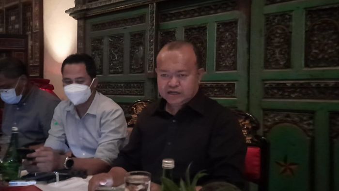 Kuasa hukum Prof M, Jaja Ahmad Jayus, Donny Tri, dan Patrice Rio Capella, di kawasan Menteng, Jakarta Pusat, Selasa (6/4/2021).