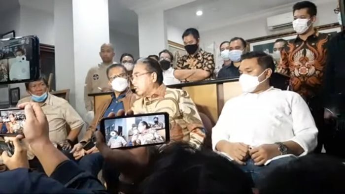 Hotma Sitompul akhirnya muncul