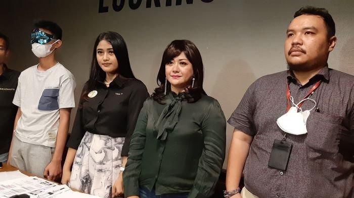Yuyun Sukawati  saat konfrensi pers.