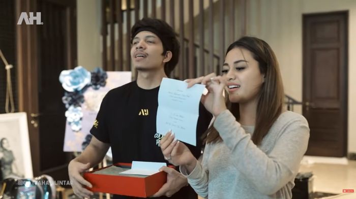 Atta dan Aurel bacakan surat dari Presiden Jokowi