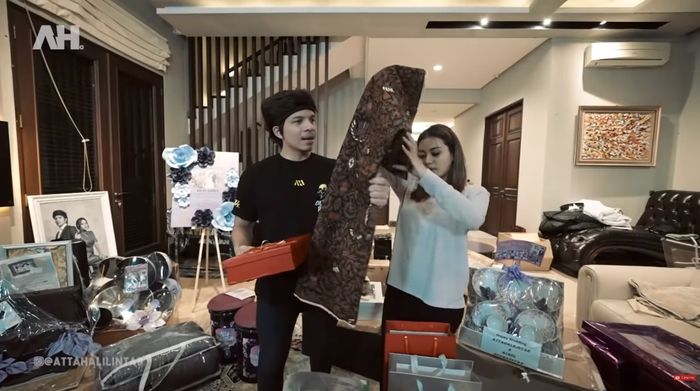 Kado Pernikahan Jokowi untuk Atta dan Aurel