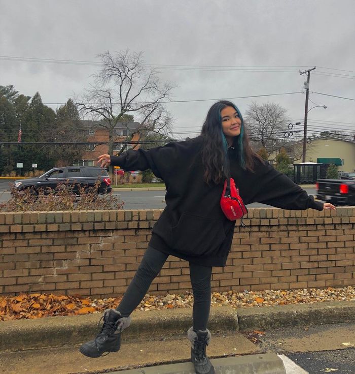 Padu padan outfit hitam ala anak Liza Natalia