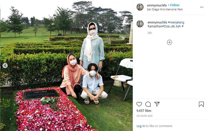 BCL boyong anak dan ibundanya nyekar ke pusara Ashraf Sinclair
