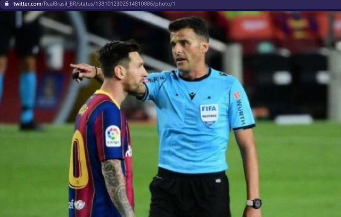 Lionel Messi tak bisa menutupi kekesalannya terhadap wasit dalam duel klasik antara Barcelona dan Real Madrid pada pekan ke-30 Liga Spanyol 2020-2021, Sabtu (10/4/2021) waktu setempat atau Minggu dini hari WIB.