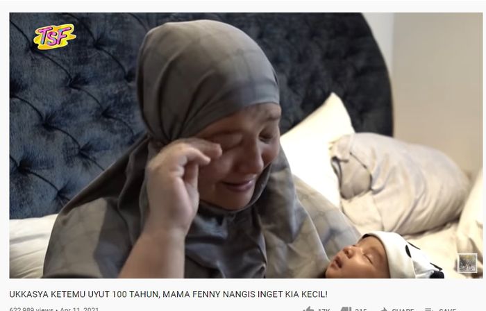 Tangis Fanny Bauty saat menimang sang cucu pertama dari Zaskia Sungkar dan Irwansyah.
