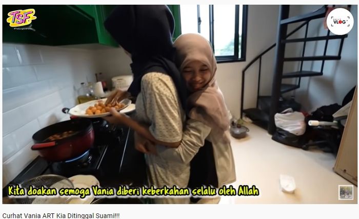 Vania ART Zaskia Sungkar dipeluk pembantu lain