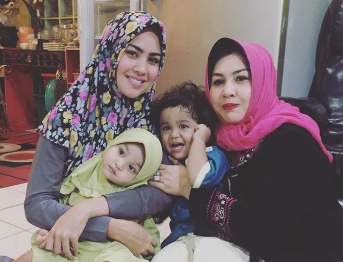 Anak angkat Kartika Putri