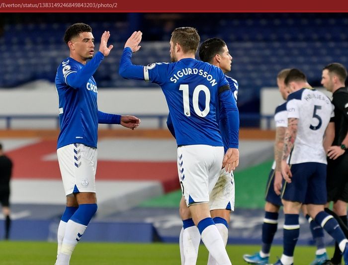 Gelandang Everton, Gylfi Sigurdsson, merayakan gol ke gawang Tottenham Hotspur dalam pekan ke-32 Liga Inggris 2020-2021, Jumat (16/4/2021).