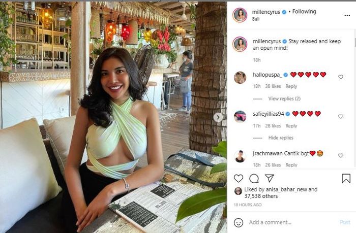 Penampilan seksi <a href='https://jambi.tribunnews.com/tag/millen-cyrus' title='Millen Cyrus'>Millen Cyrus</a>.