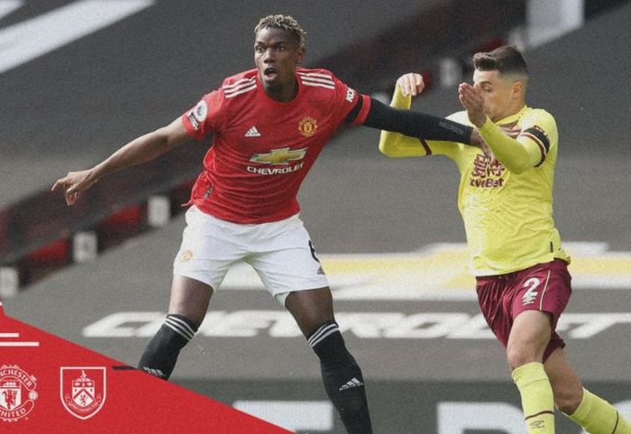 Gelandang Manchester United, Paul Pogba, beraksi dalam laga Liga Inggris kontra Burnley di Stadion Old Trafford, Minggu (18/4/2021).