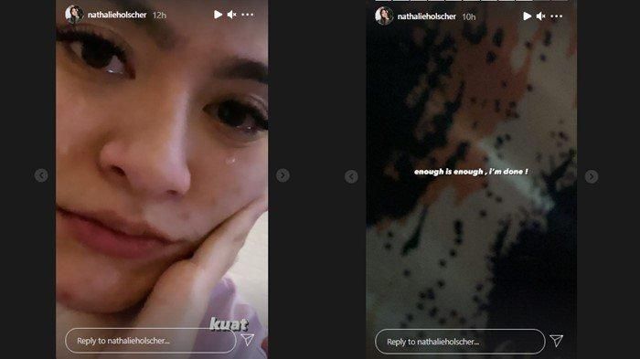 Postingan Nathalie Holscher sedang menangis.
 