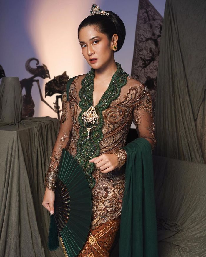 Anggunya Artis Cantik <a href='https://tribunmedan.cfd/tag/dian-sastrowardoyo' title='Dian&nbsp;Sastrowardoyo'>Dian&nbsp;Sastrowardoyo</a> Pakai Kebaya yang Dijuluki Sebagai Kartini Masa Kini