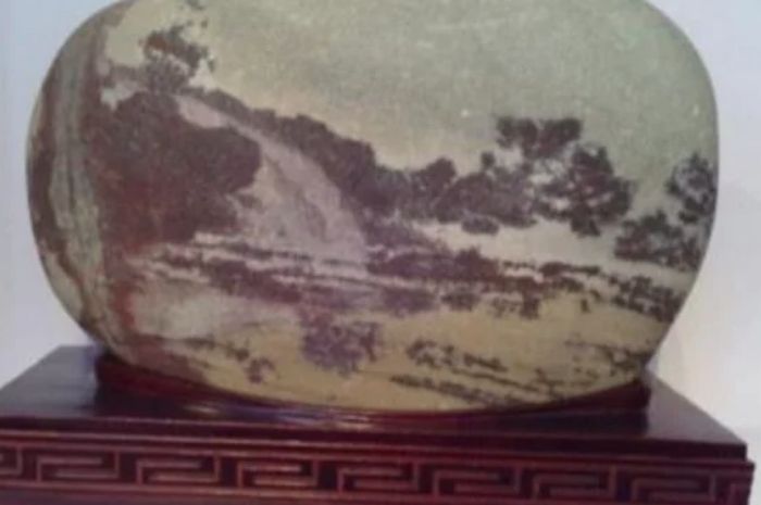 Sebuah desa di China menemukan kesuksesan dalam menjual batu hias.