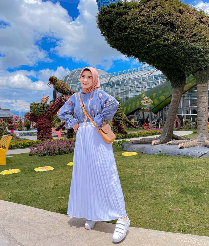 Jenis Rok Wajib Dimiliki Hijabers untuk OOTD ala Nindi Ariesti