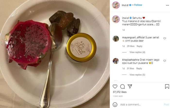Inul Daratista makan makanan sederhana saat sahur