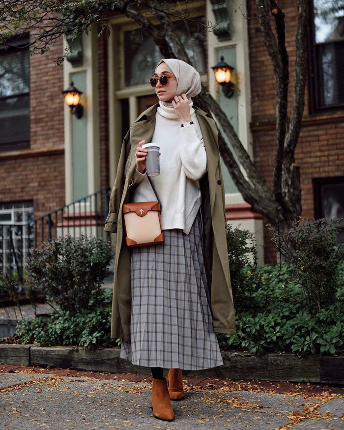 Outfit Hijab yang Cocok untuk Sepatu Boots ala Selebgram Turki, Modis Banget!