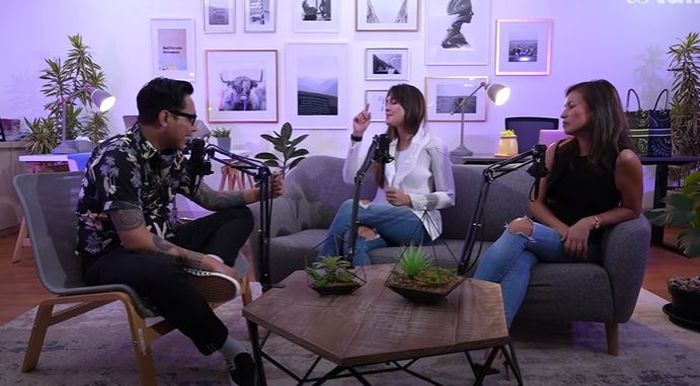 Luna Maya saat menceritakan awal mula akunnya dihack