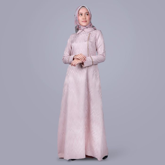 Sandrina Dress dari ZOYA, salah satu brand busana muslim lokal.
