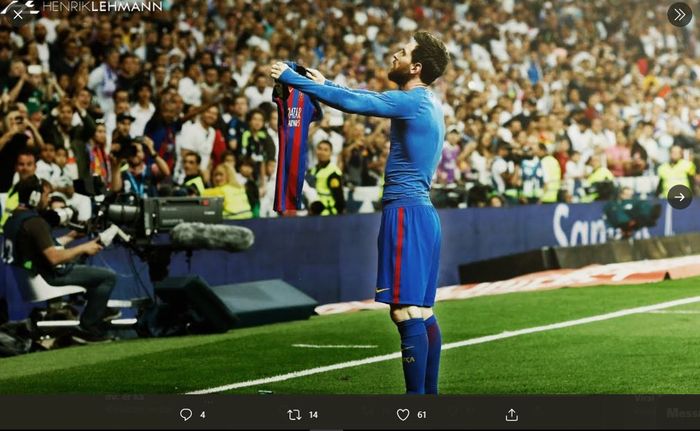 Lionel Messi merayakan gol kemenangan Barcelona pada El Clasico melawan Real Madrid (3-2) lanjutan Liga Spanyol (23/4/2017) di Santiago Bernabeu.