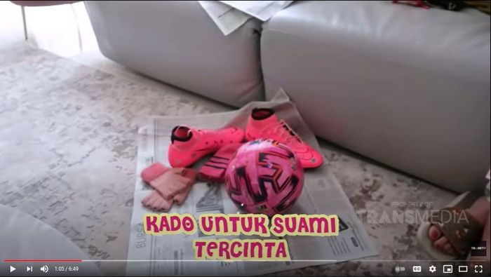 Hadiah dari Nagita Slavina untuk Raffi Ahmad.