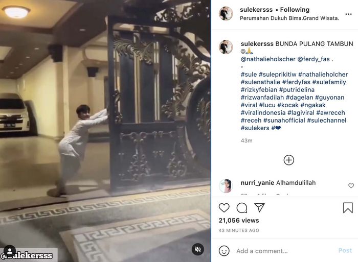 Nathalie Holscher pulang ke rumah Sule di kawasan Tambun, Bekasi, Jawa Barat.