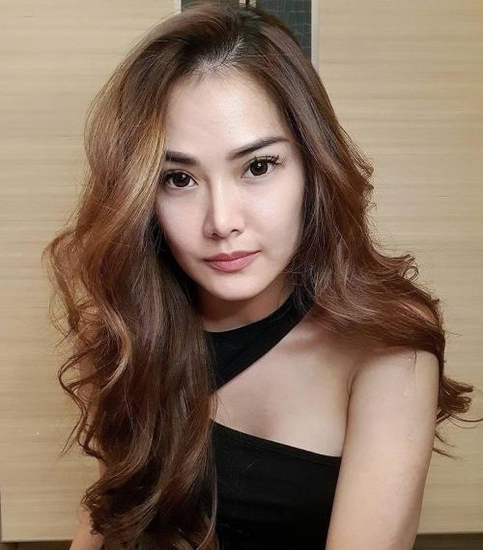 Foto selfie Vegen Acni, mantan istri Kapten Vincent Raditya.