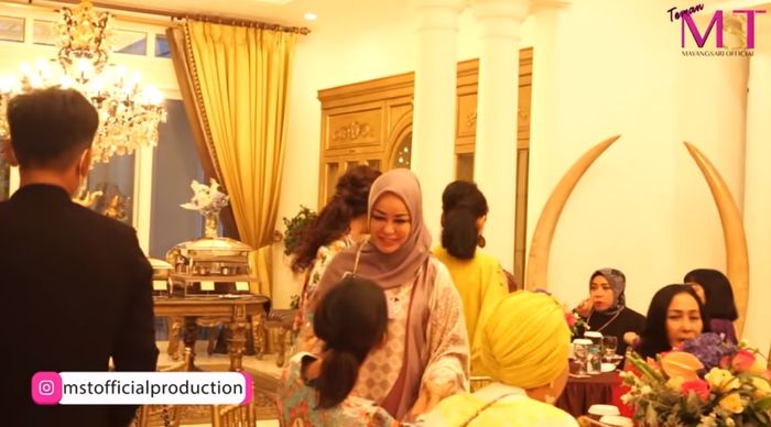 Ruang makan Mayangsari
