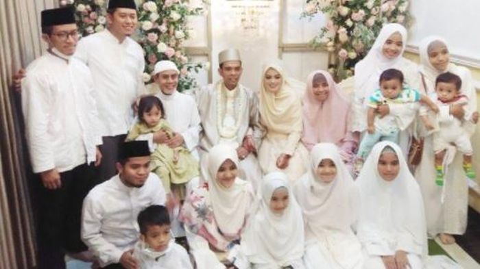 Ustaz Abdul Somad, Fatimah Az-Zahra beserta keluarga dekatnya