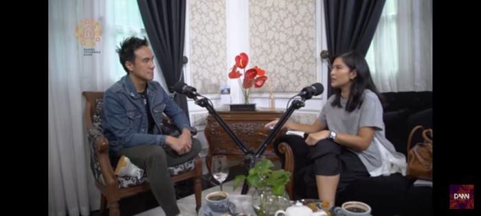 Dian Sastrowardoyo menceritakan tentang masa PDKT-nya dengan sang suami.