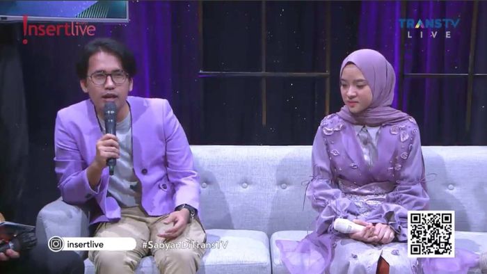 Nissa Sabyan dan Ayus Sabyan selalu mengenakan baju couple.