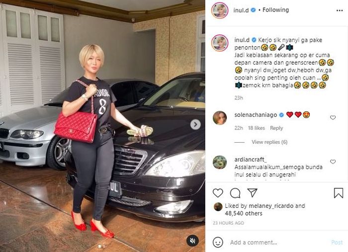 Postingan Inul Daratista saat di garasi rumahnya 