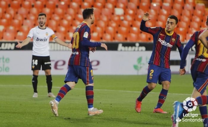Lionel Messi sukses mencetak gol via tendangan bebas saat melawan Valencia.