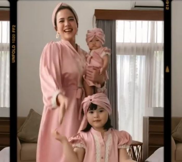 Busana Lebaran Alice Norin